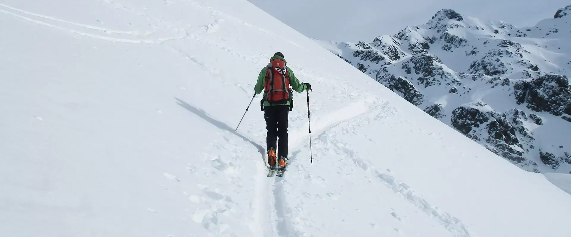 Ski de randonnée avec les grimpeurs des alpes