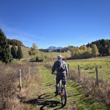 VTT(e) sur le plateau de la Feclaz (1300 m)